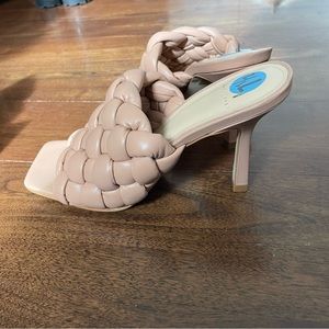 Marc Fisher heeled Sandal 7.5 beige